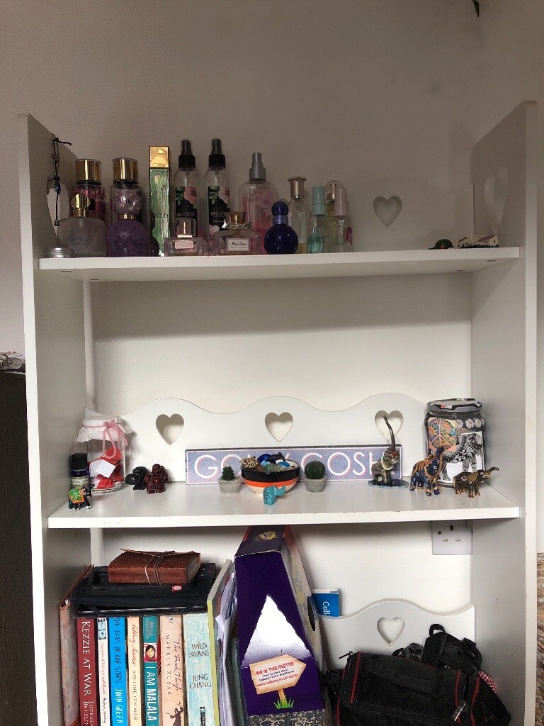 girls bookshelf